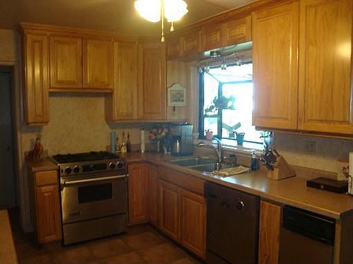 3rd image of 907 N Buena Vista Ave