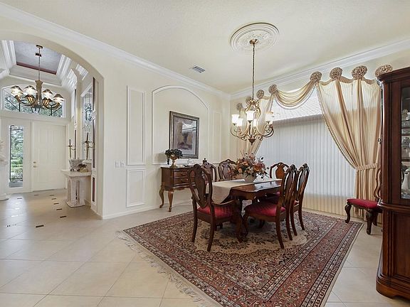 4th image of 7081 Avila Terrace Way