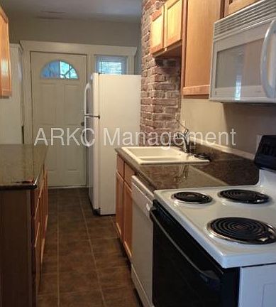 3rd image of 607 E 42nd St #302