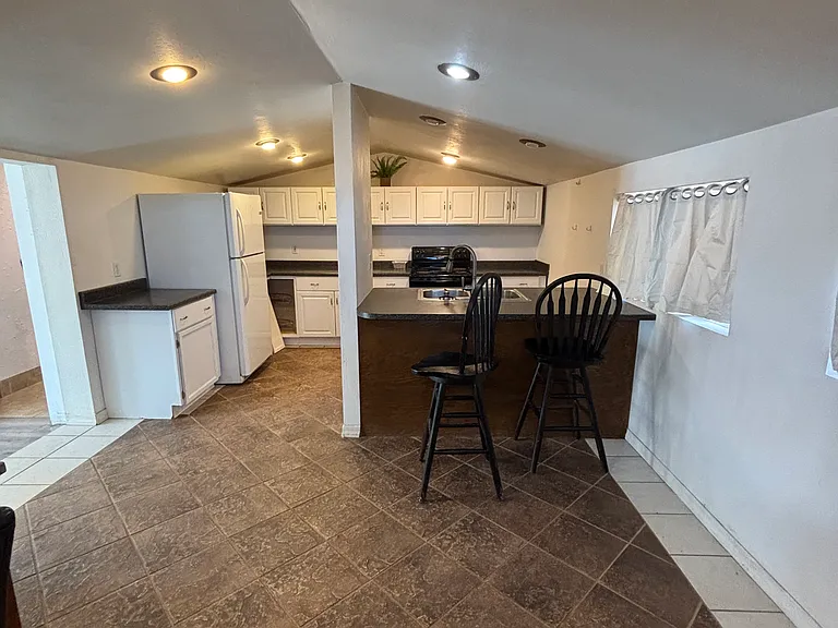 190 W Concord Brg #A — Photo 2