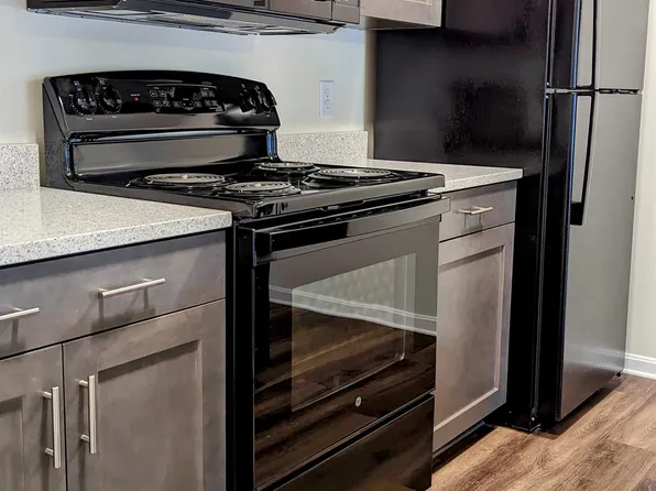 5205 Cooper Church Dr #101, Louisville, KY 40229