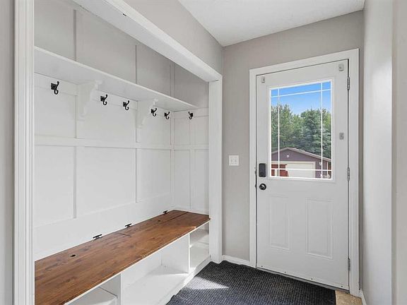 2nd image of 521 S Partridge Cres
