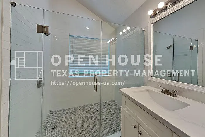 1915 Creston Dr — Photo 11
