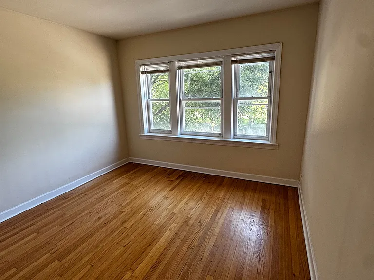 5025 W Belmont Ave #2F — Photo 9