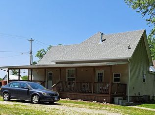 702 S Main St, Fillmore, IL 62032