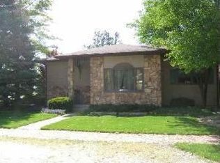220 Pickett St, Chenoa, IL 61726
