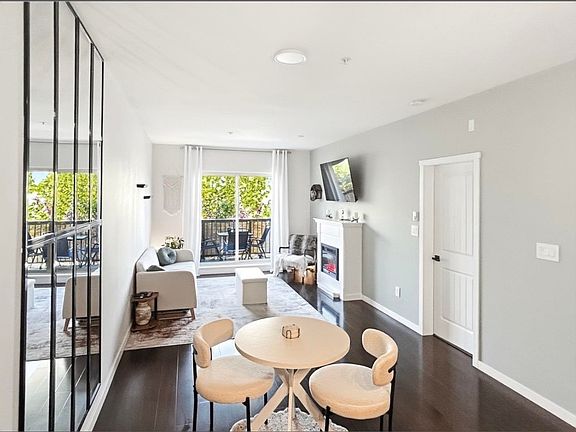 4th image of 22290 North Ave #303