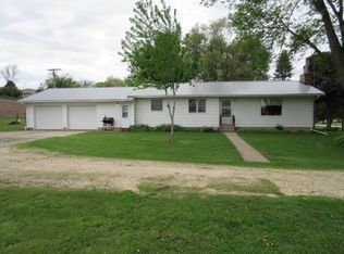 10541 Main St, Center Junction, IA 52212