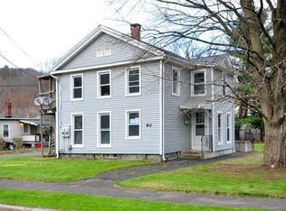 90 Meadow St, Winsted, CT 06098