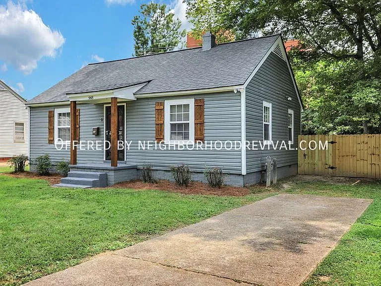948 E Kelley Cir — Photo 2