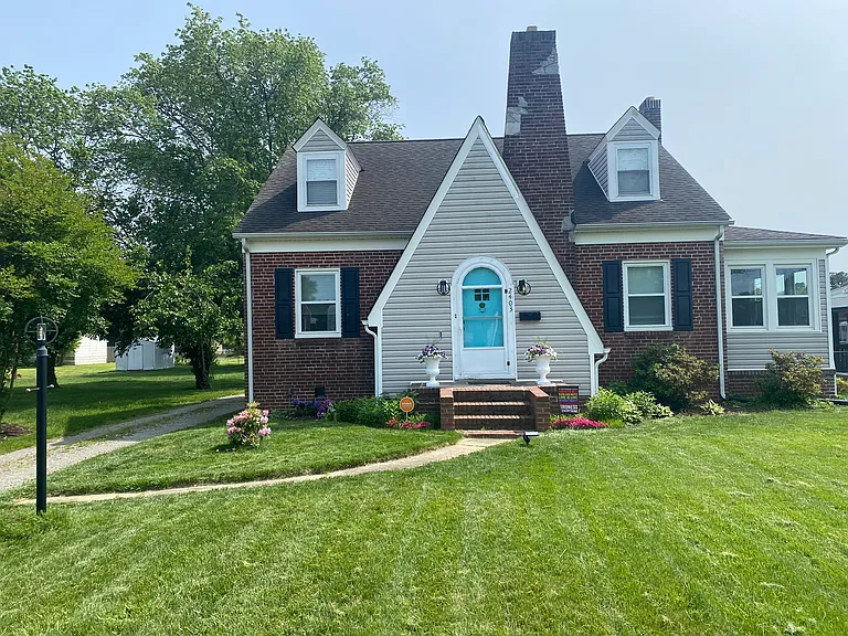 2403 Williamsburg Rd — Photo 1