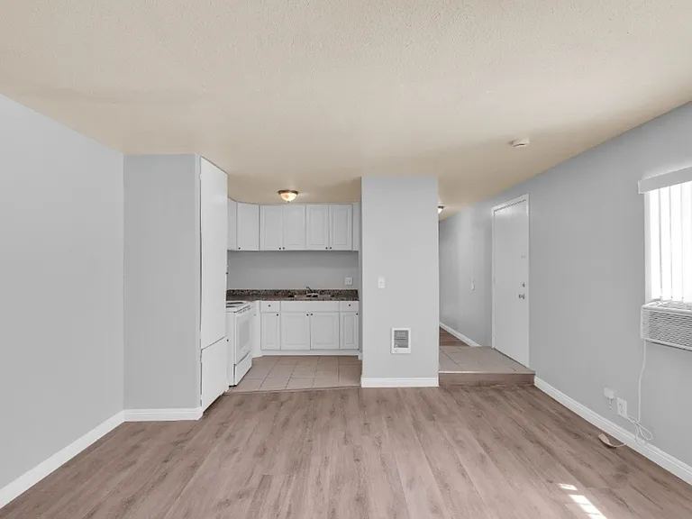 Ramona Garden Apartments — Photo 16