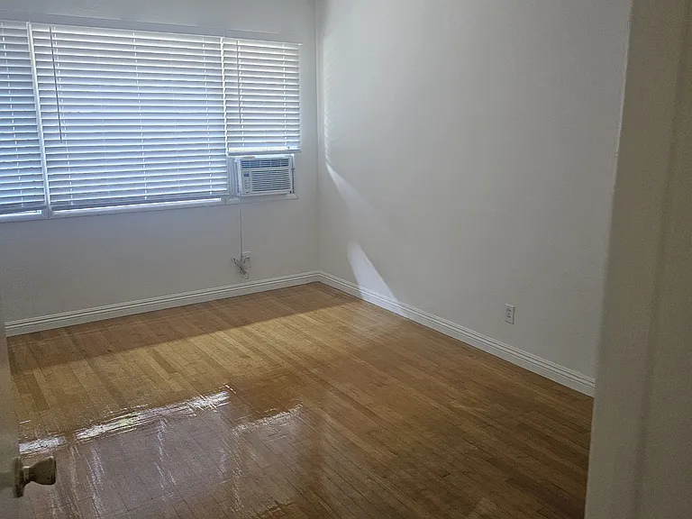 636 N Sweetzer Ave #10 — Photo 6