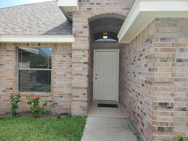 2124 Treasure Oaks Dr — Photo 15