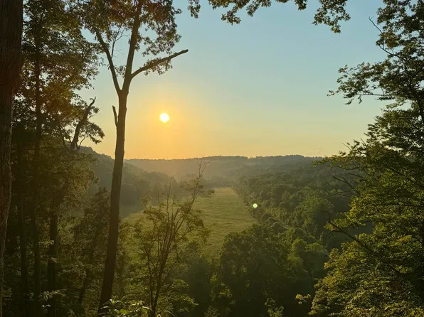 1 Mooretown Hl, Beattyville, KY 41311