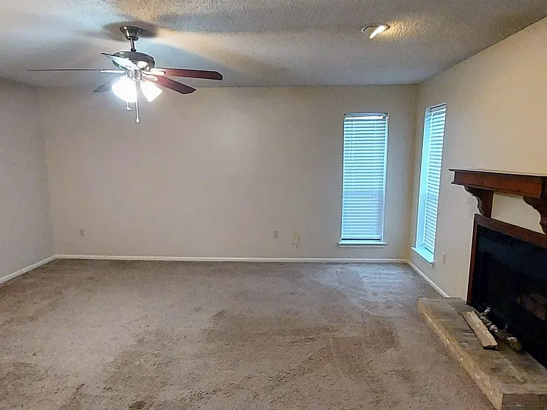 5212 Butter Creek Ln — Photo 5