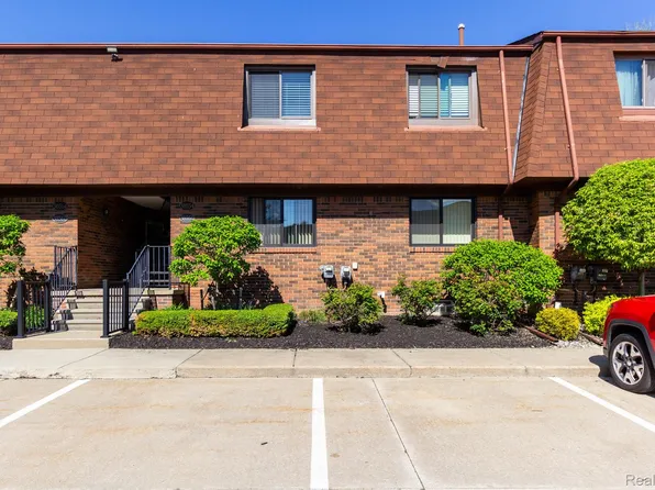 38554 Lanse Creuse St, Harrison Township, MI 48045