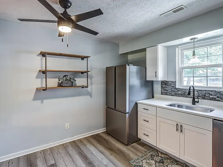 1421 Ashbourne Dr — Photo 12