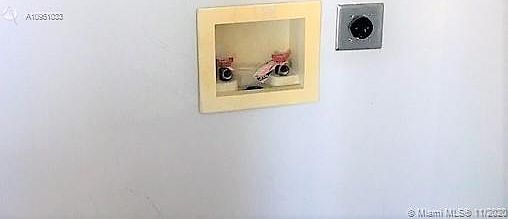 4th image of 8001 Crespi Blvd APT 5D