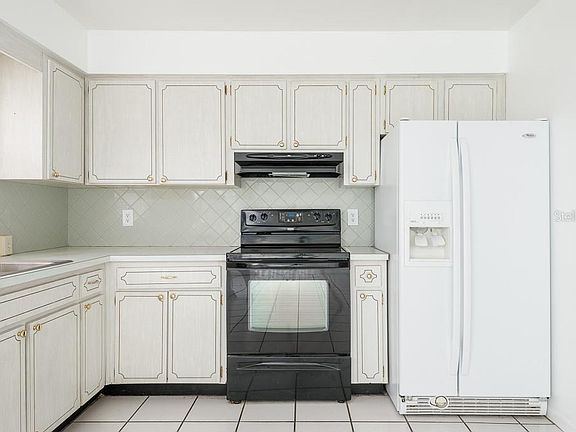 4th image of 8225 Burgundy Dr N #3