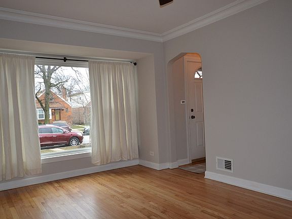 2nd image of 10118 S California Ave