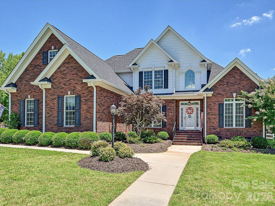 1st image of 305 Spurs Ct