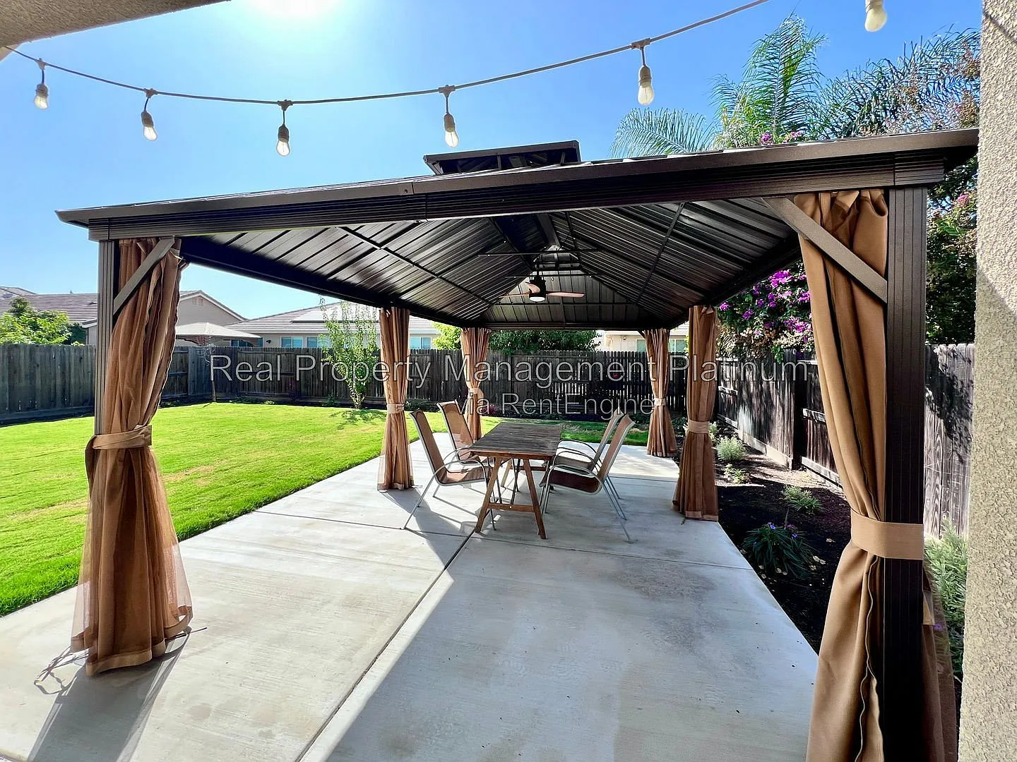3 bed, 2.0 bath, 1588 sqft, $2,400 — Photo 4