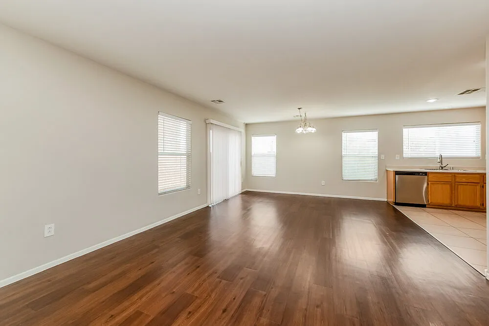 3 bed, 2.5 bath, 1480 sqft, $2,025 — Photo 4