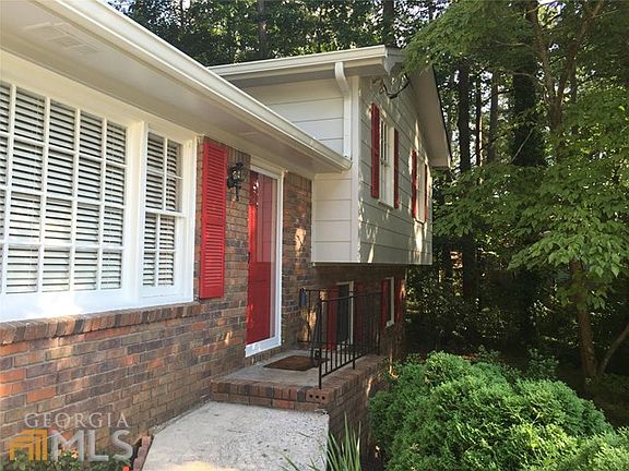 2nd image of 20 Valley Forest Ln SE