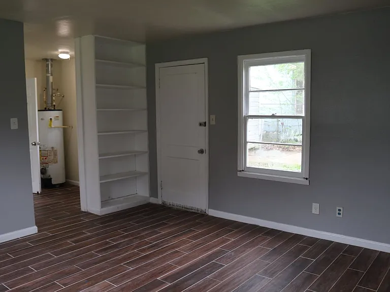 1303 Burchett St — Photo 12