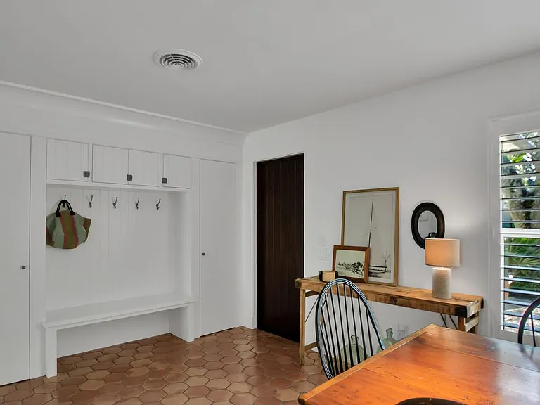 535 Honeysuckle Ln — Photo 6