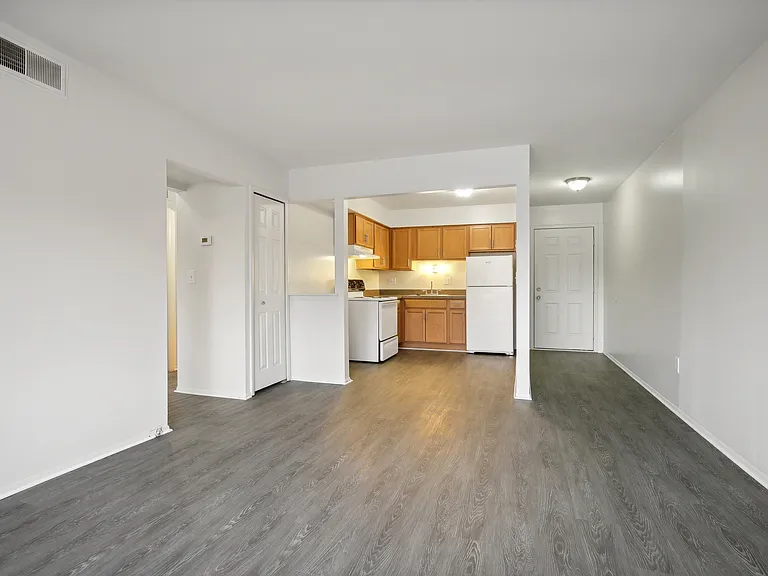Maple Grove Apartments — Photo 18