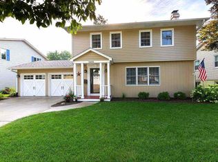 2448 2nd St, Moline, IL 61265