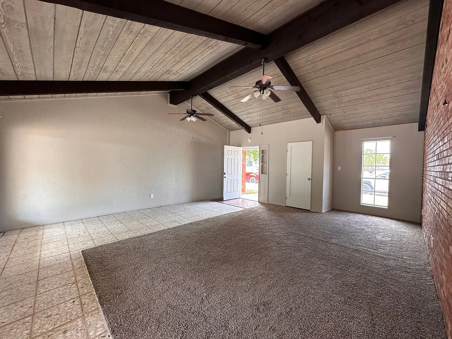 1 Bed 1 Bath Duplex Availabel NOW! — Photo 3