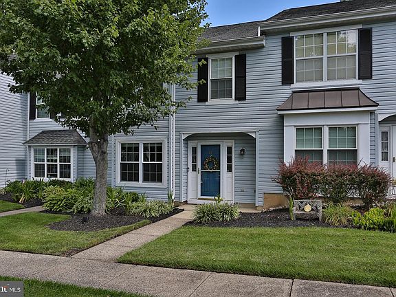 2nd image of 604 Lindsley Ct