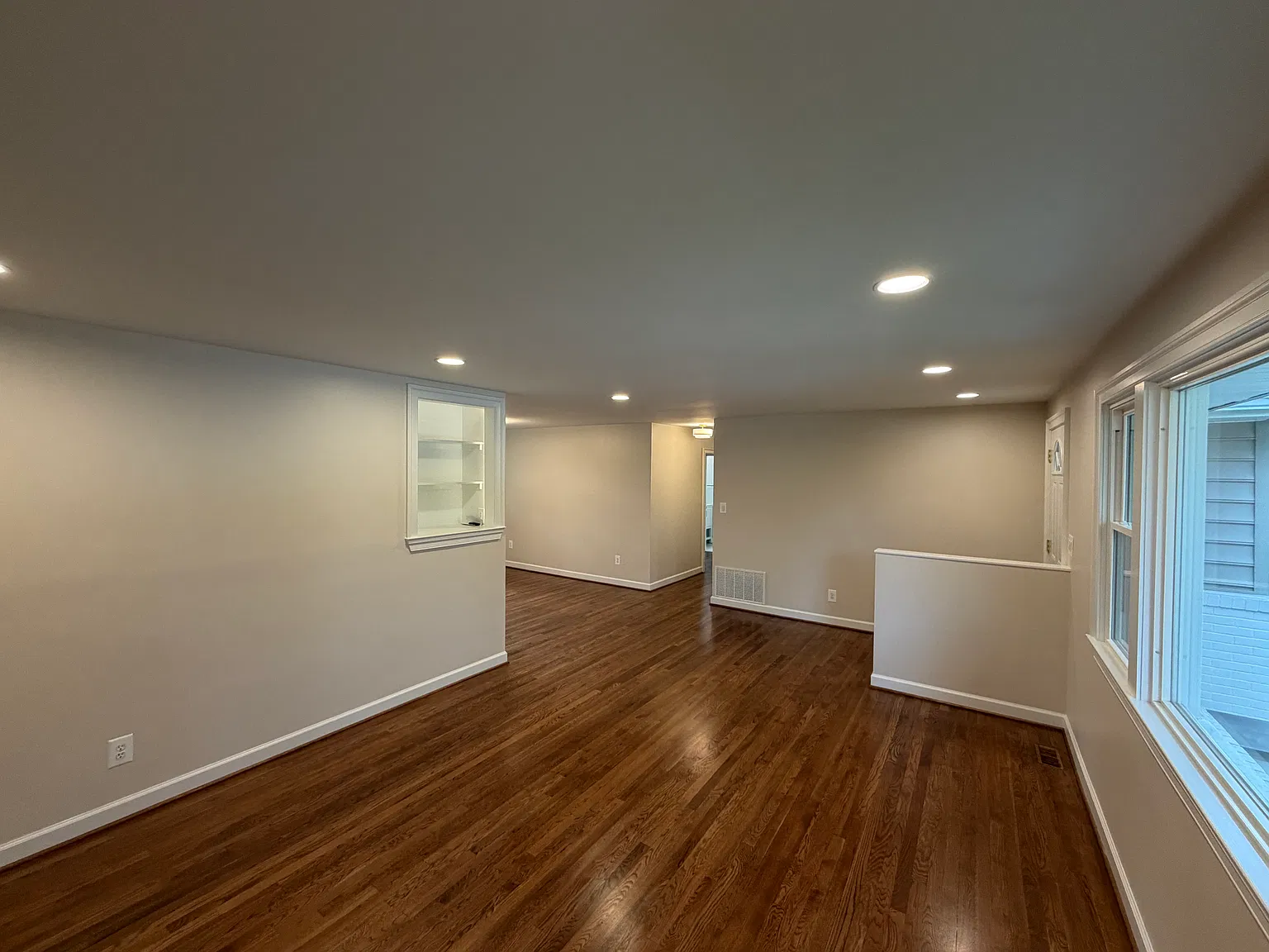 4 bed, 3.5 bath, 2350 sqft, $4,099 — Photo 3