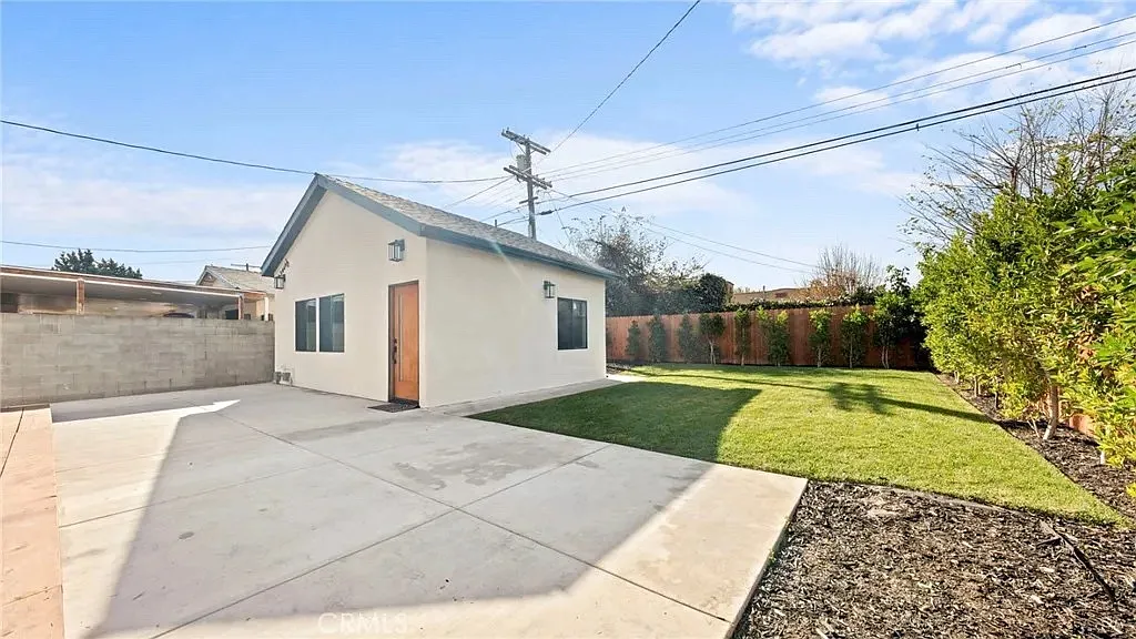 1 bed, 400 sqft, $2,195 — Photo 2