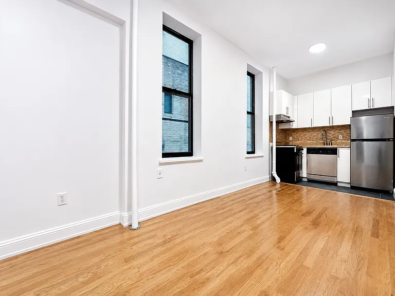 29 W 12th St #1B — Photo 6