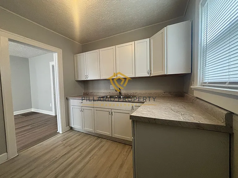 2815 Brookside Ave — Photo 3