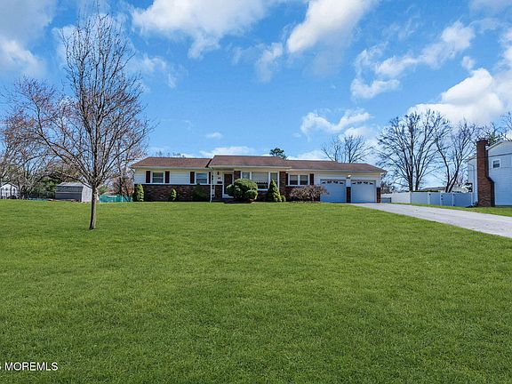 4th image of 242 Bar Harbor Road