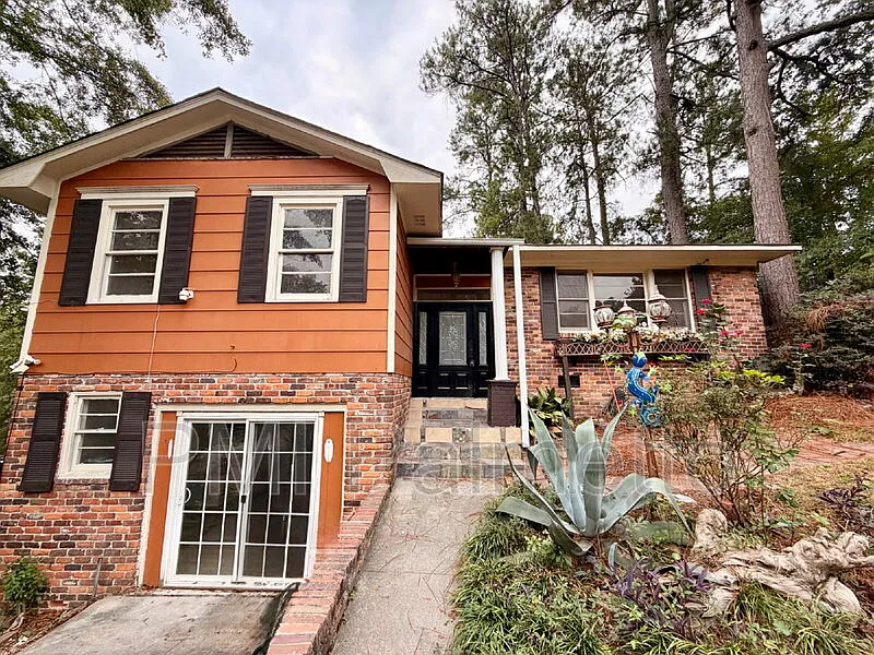 4 bed, 2.5 bath, 1480 sqft, $1,600 — Photo 1