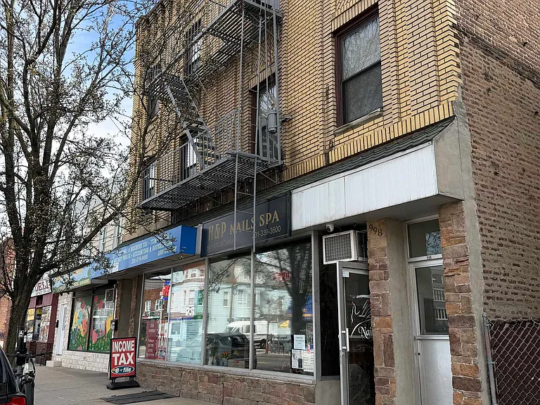 998 Broadway — Photo 1