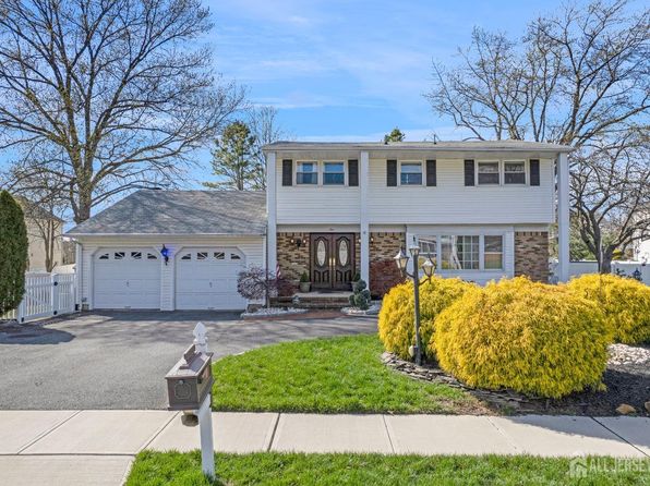 1 Stradford Rd, Parlin, NJ 08859