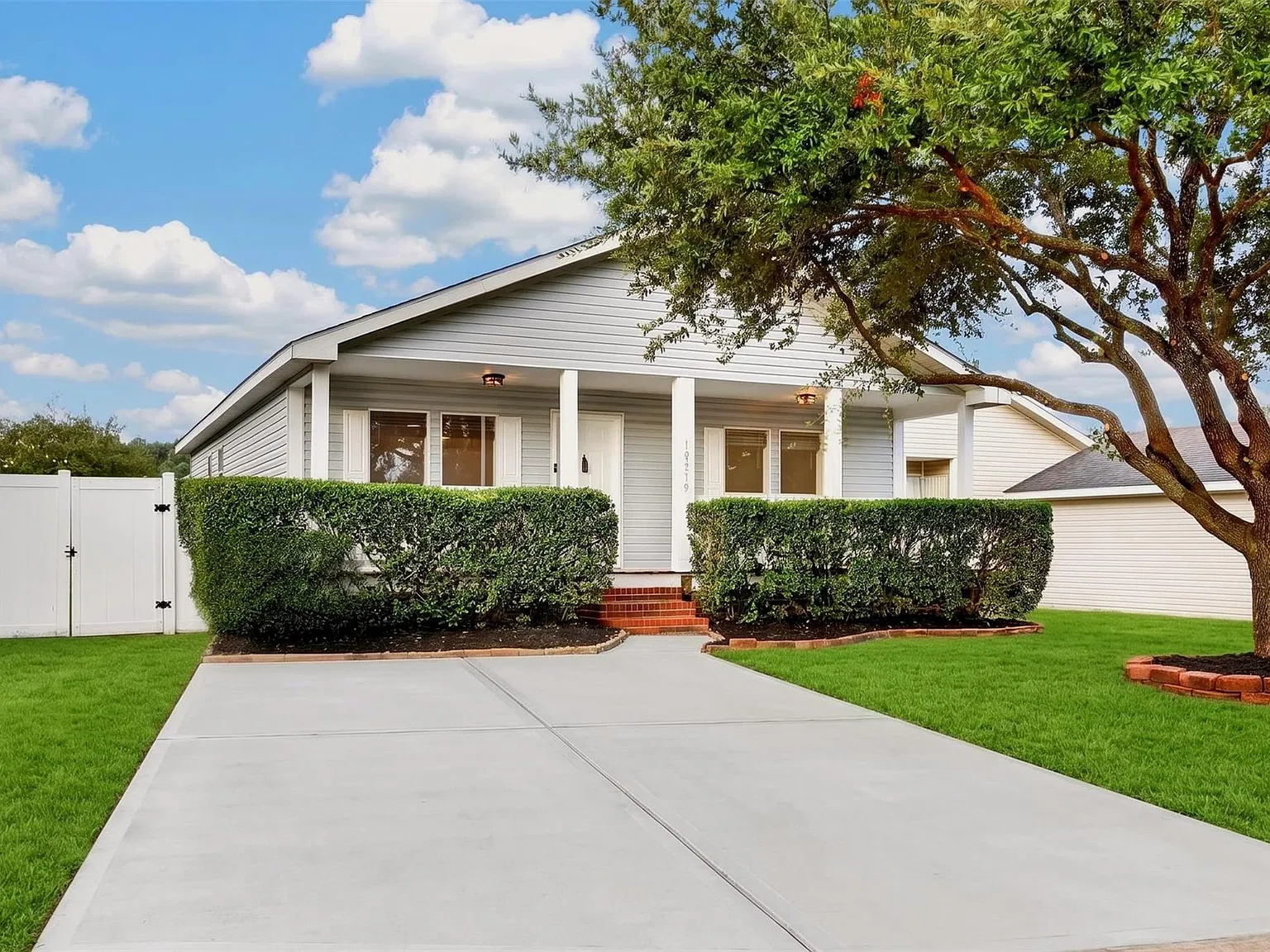 3 bed, 2.0 bath, 1290 sqft, $1,690 — Photo 3
