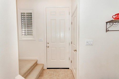 3rd image of 900 Old Oak Ln