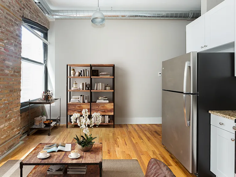 180 W. Adams — Photo 12