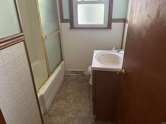 4th image of 124 N 1st Ave