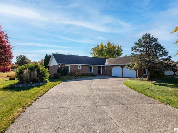 2 Cypress Point, Pekin, IL 61554