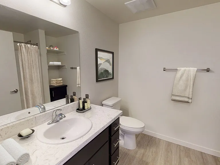 Creekside Apartments — Photo 9