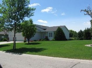 403 Clearview Ct, Moorhead, MN 56560